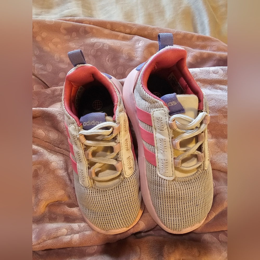 Kid girl's Adidas sneakers